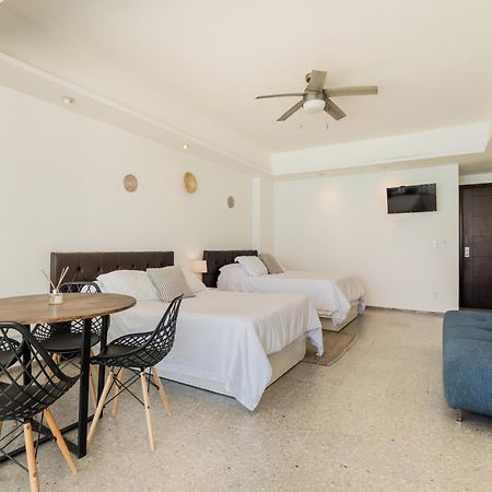 *Turquoise Escape- Beachfront Studio By Casa Paraiso* Cancun Bagian luar foto