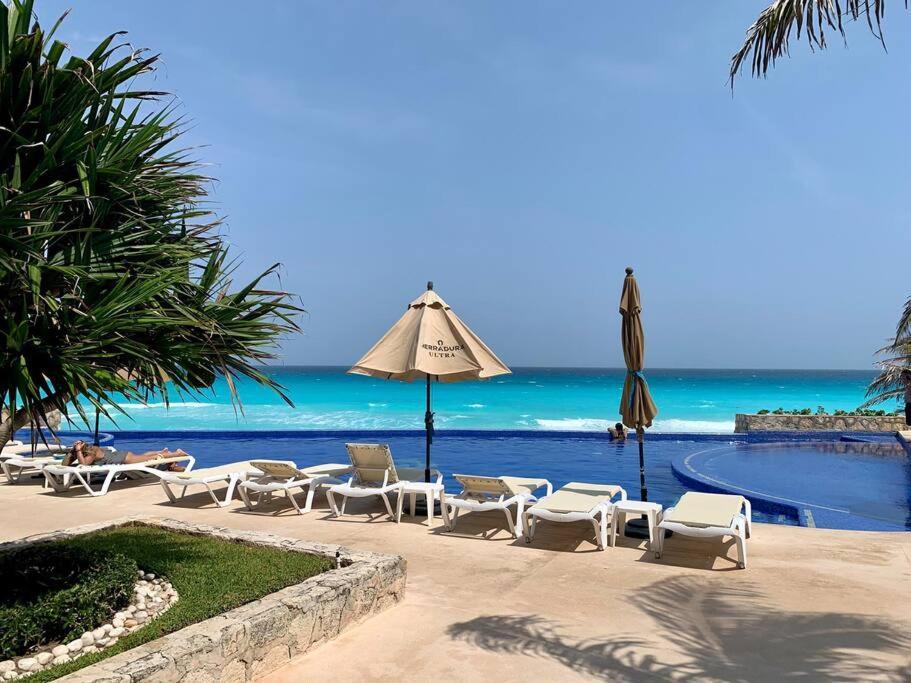 *Turquoise Escape- Beachfront Studio By Casa Paraiso* Cancun Bagian luar foto