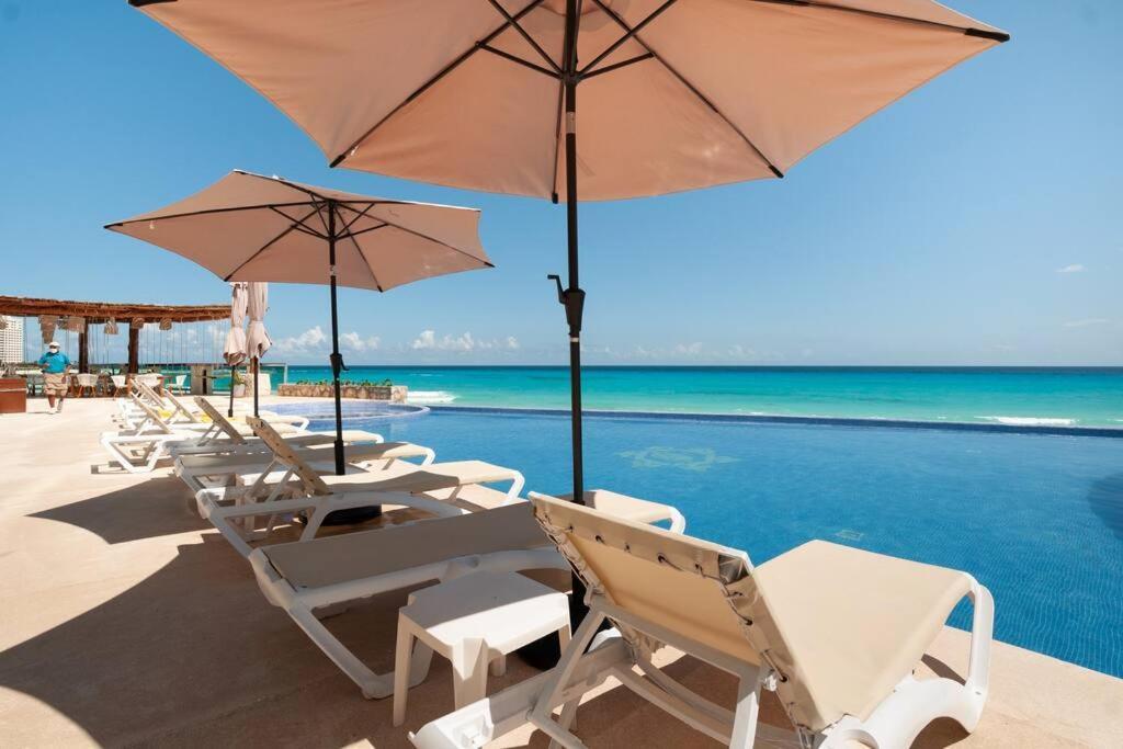 *Turquoise Escape- Beachfront Studio By Casa Paraiso* Cancun Bagian luar foto