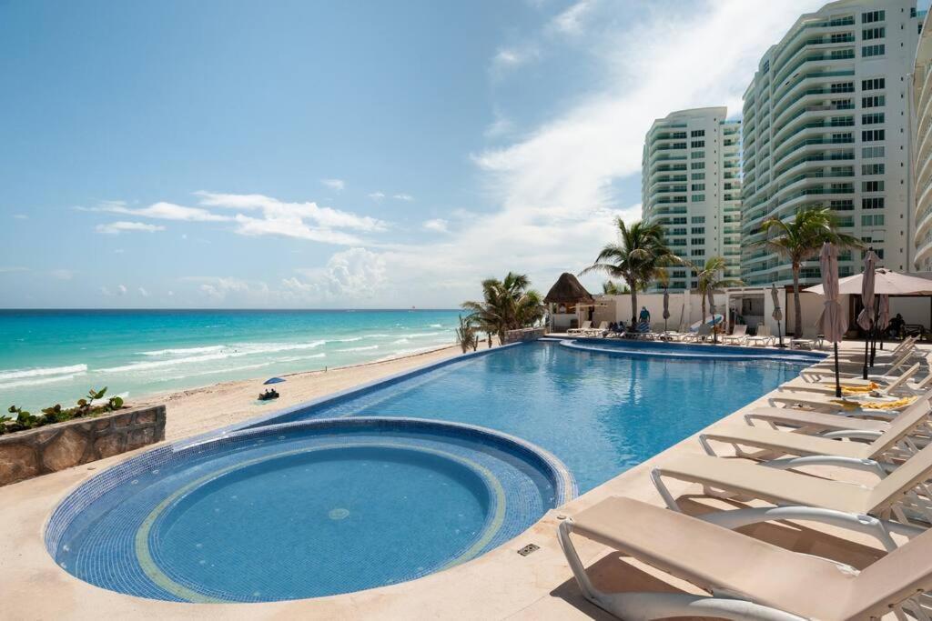 *Turquoise Escape- Beachfront Studio By Casa Paraiso* Cancun Bagian luar foto